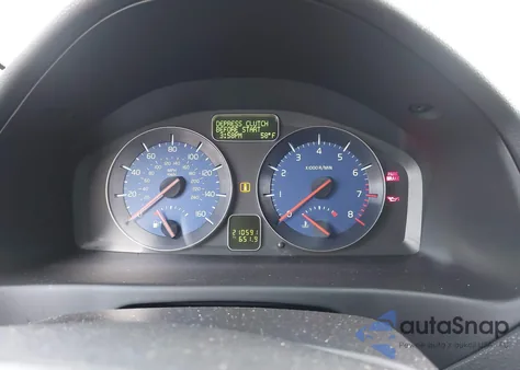 2011 Volvo C30 T5 z USA, uszkodzony, nr VIN YV1672MK4B2242417